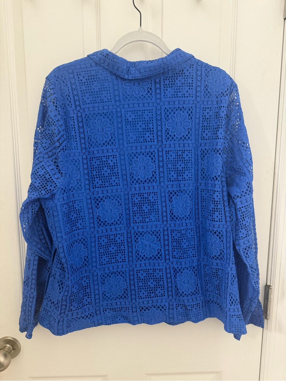 Isaac Mizrahi Royal Blue Eyelet Button-Front Jacket. Size 2x - Picture 2 of 5